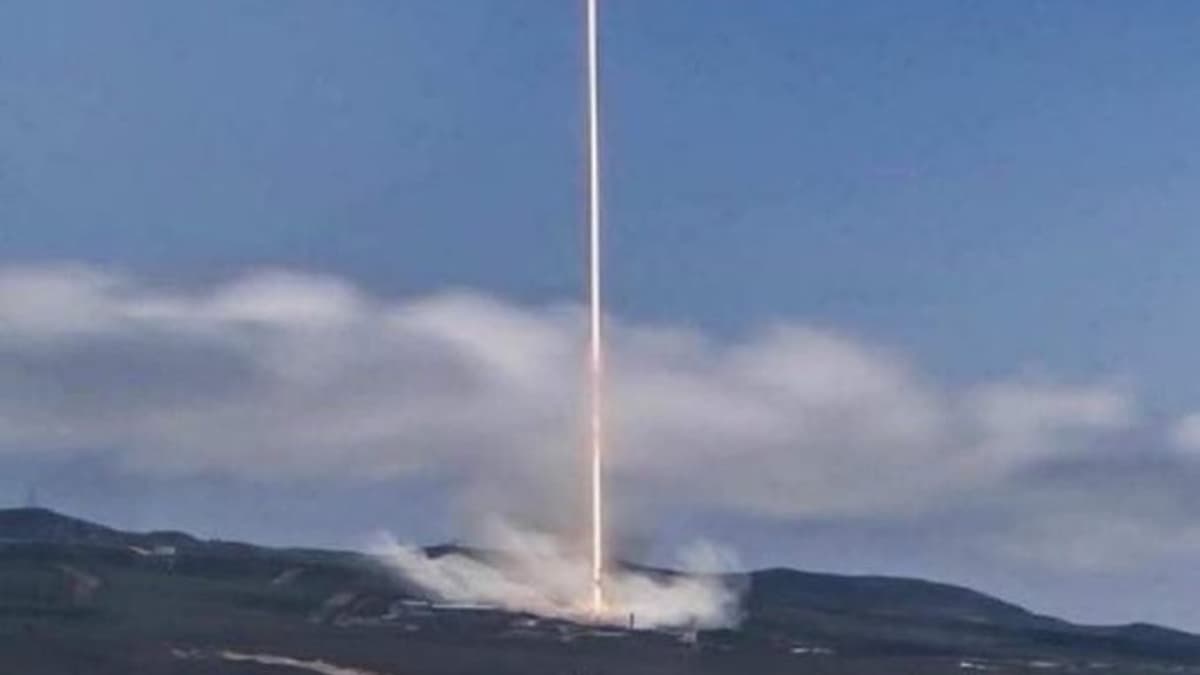 2023 Hawaii Wildfires Started By Laser / Blue Roof, Umbrellas, Cars Conspiracy Theory meme template - Hawaii Fire Laser