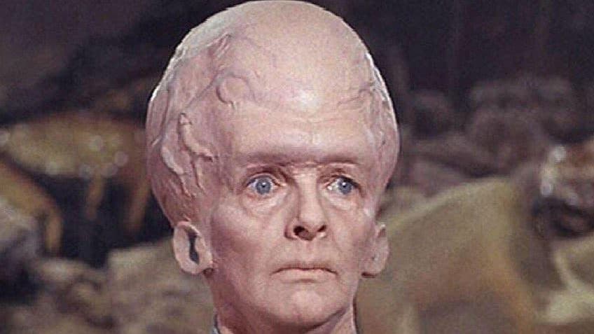 Big Brain Alien meme template - Big Brain Alien