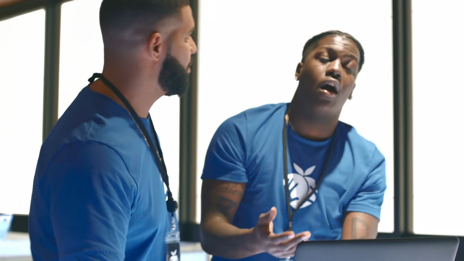 Drake Helps Lil Yachty With the Laptop meme template - Drake Helps Lil Yachty