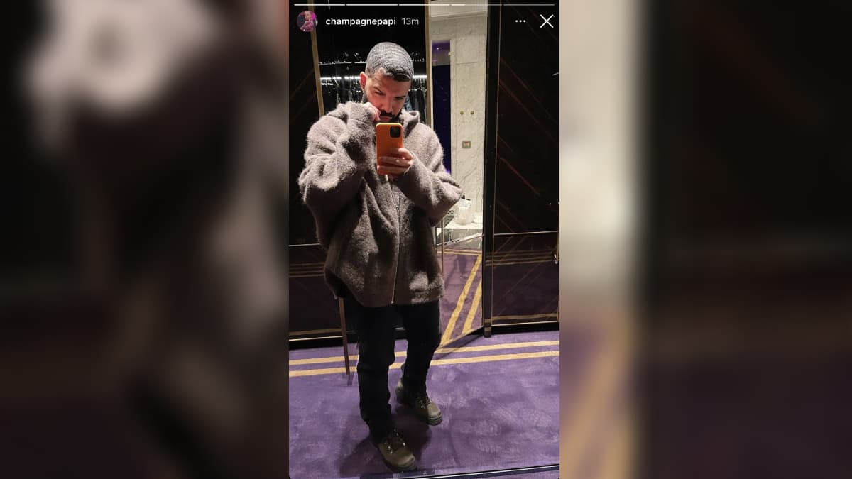 Drake Mirror Selfie meme template - Drake Mirror Selfie