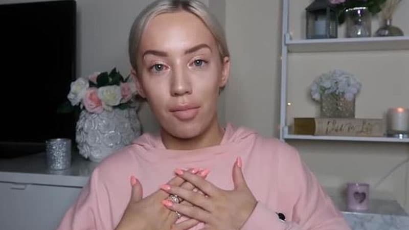 Elle Darby White Moose Café Exposure Controversy meme template - Elle Darby White Moose Cafe