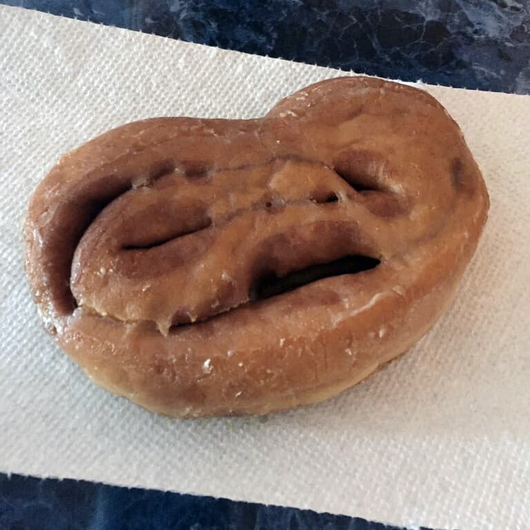 ET Cinnamon Roll meme template - ET Cinnamon Roll