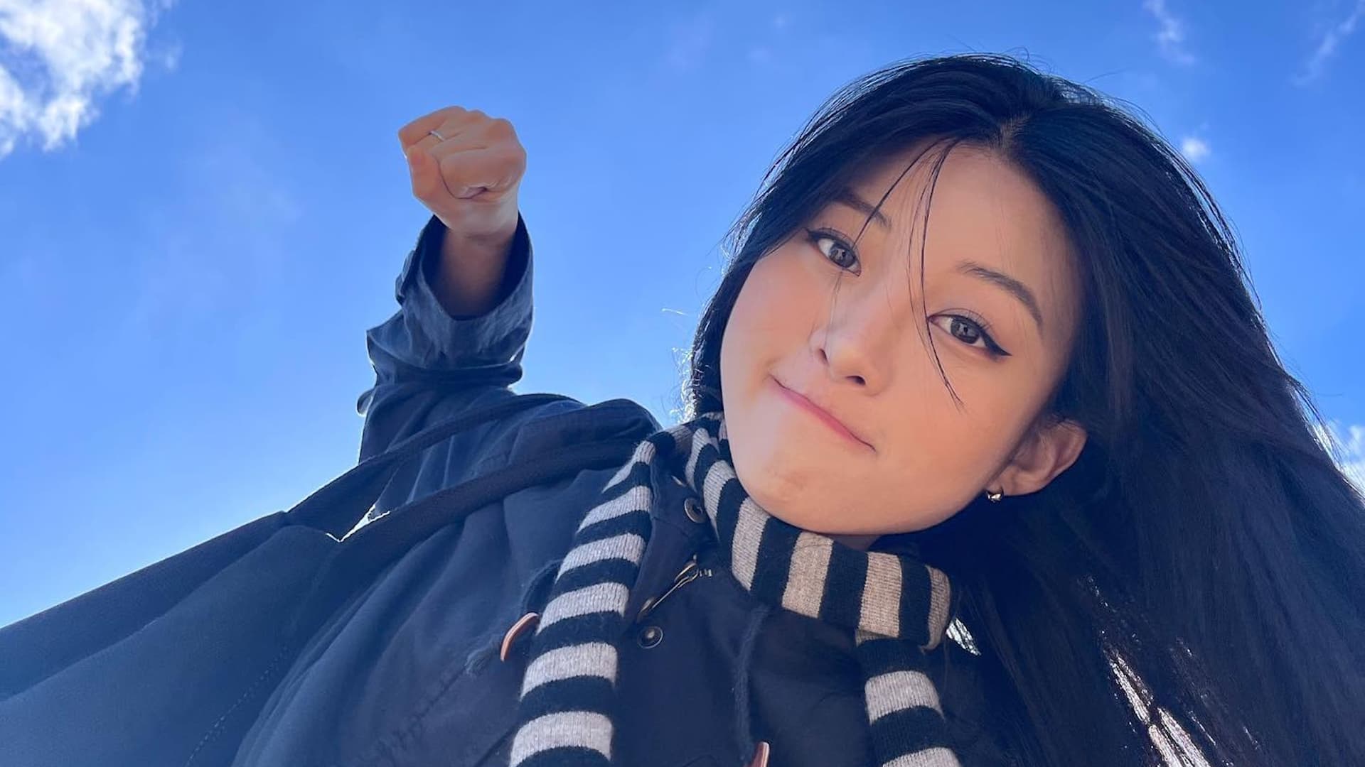 Korean Girl in a Gru Scarf Punching meme template - Korean Girl Gru Scarf