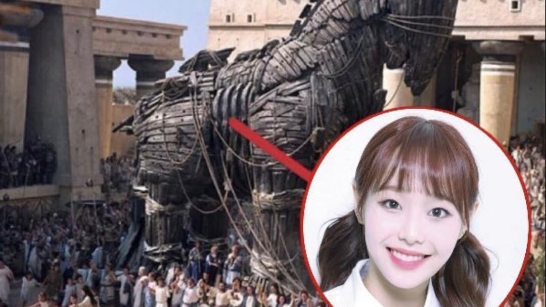 Trojan Horse Chuu meme template - Trojan Horse Chuu